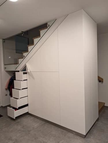 Projektbild Wandschrank in der Treppe