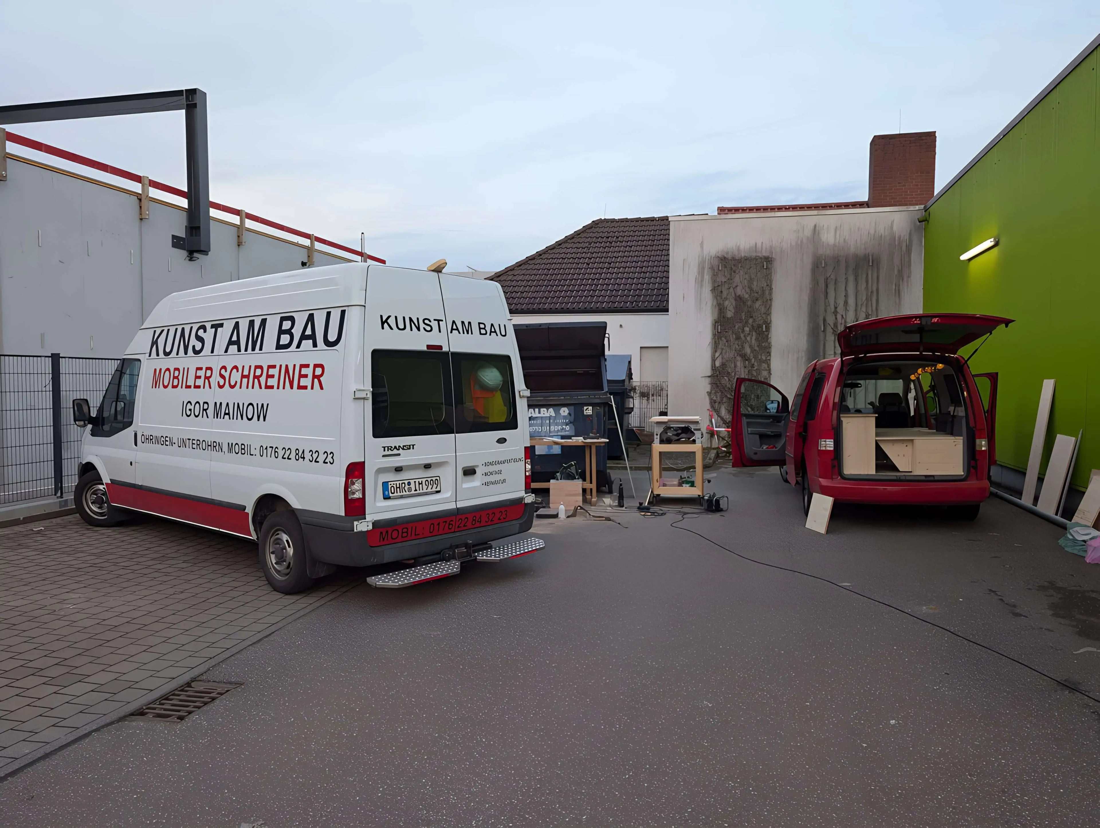 Mobiler Schreiner Igor Mainow Öhringen bei der Arbeit in seiner Werkstatt als Tischler